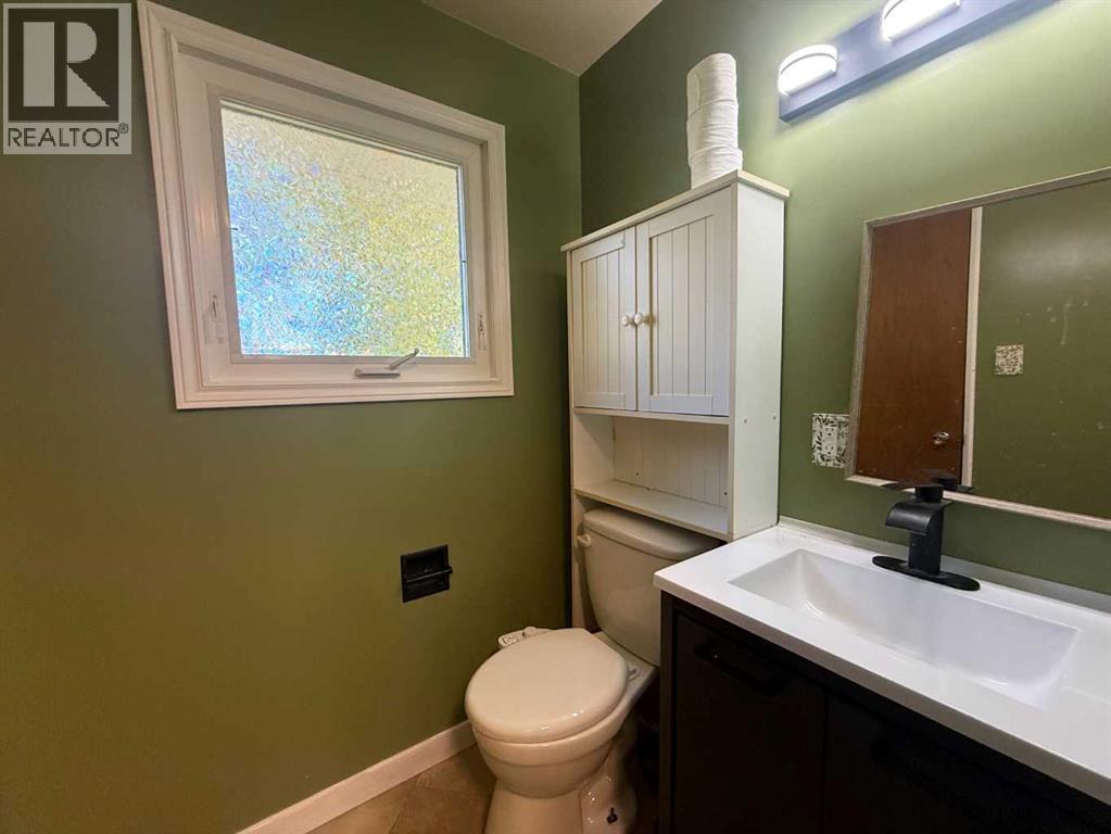4925 52 Avenue Property Photo 14