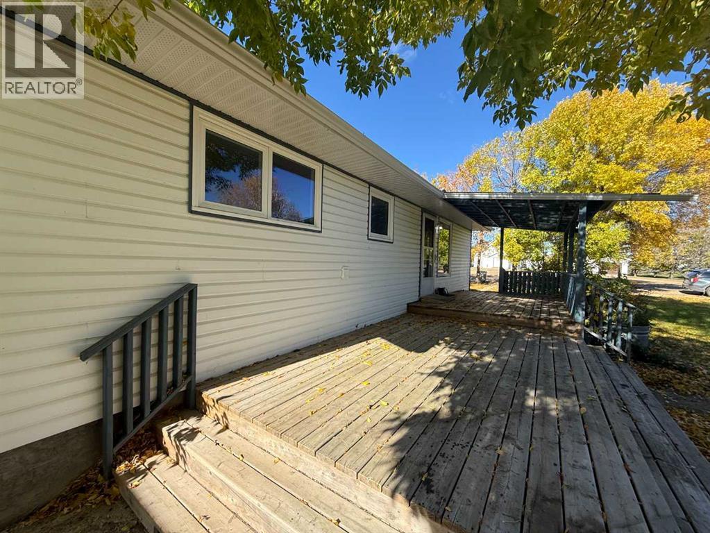 4925 52 Avenue Property Photo 16