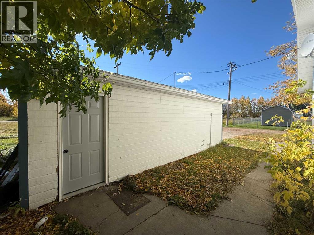4925 52 Avenue Property Photo 17