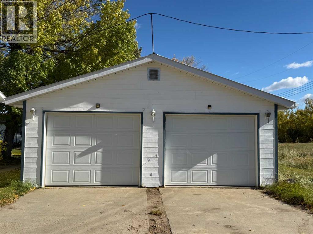4925 52 Avenue Property Photo 19