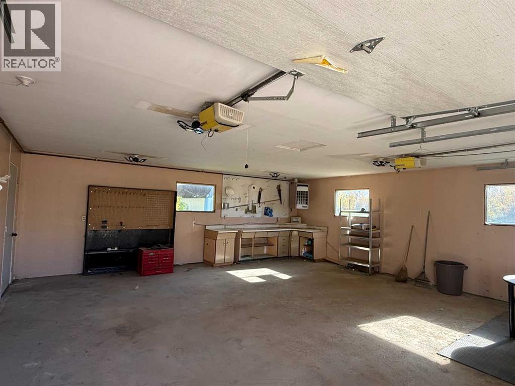 4925 52 Avenue Property Photo 20
