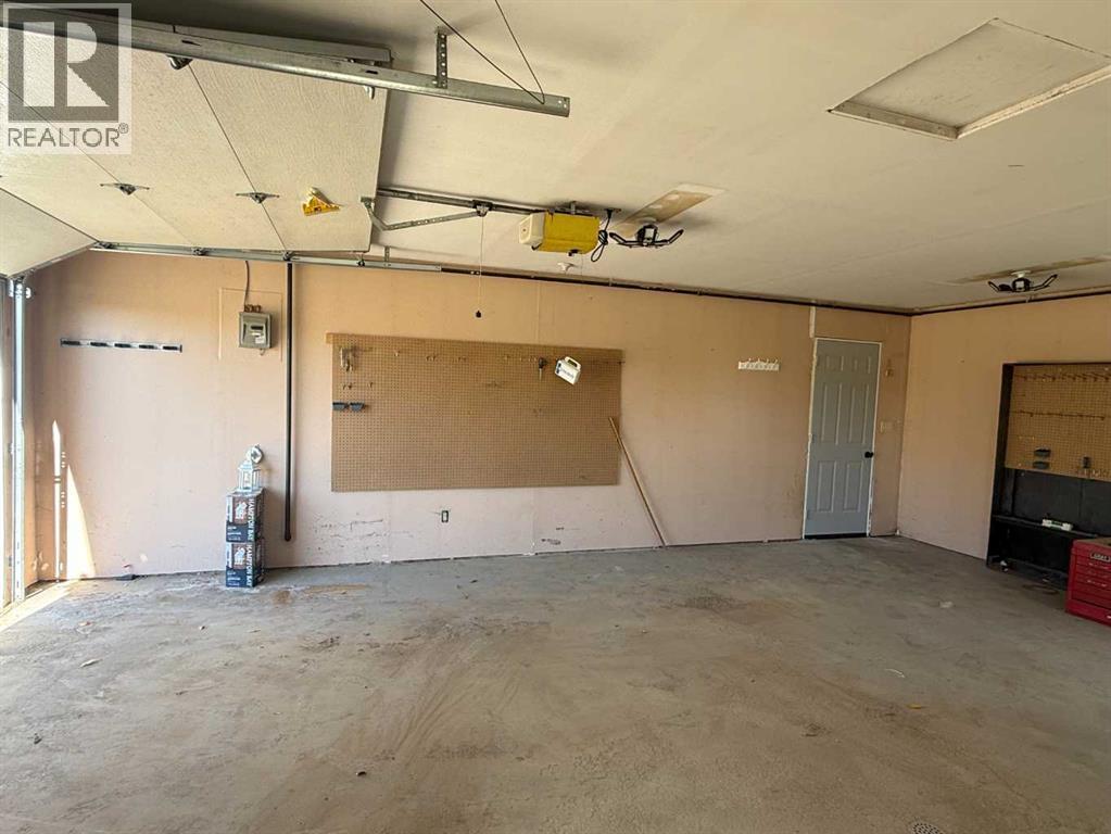 4925 52 Avenue Property Photo 22