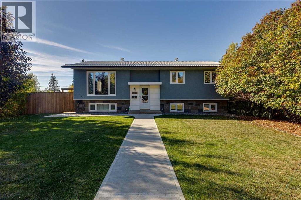 3906 44 Street Property Photo 1
