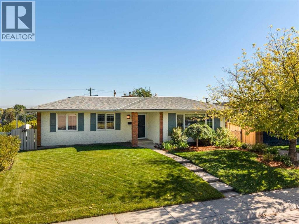 232 Lake Wapta Rise Se Property Photo 1