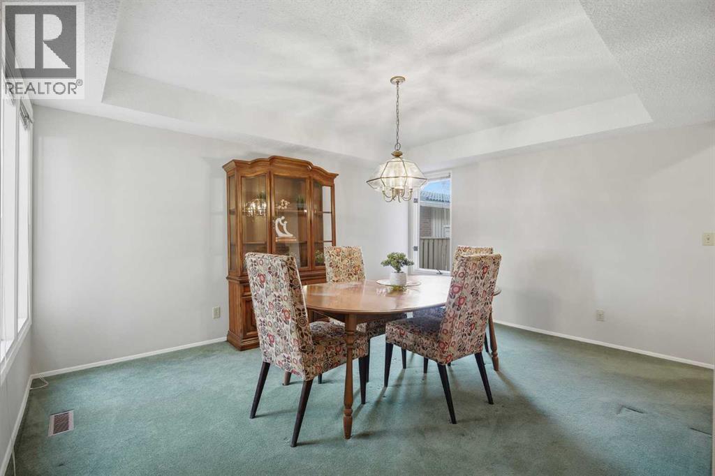 20 Midpark Crescent Southeast Property Photo 6