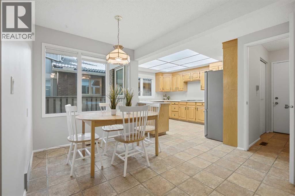 20 Midpark Crescent Southeast Property Photo 7
