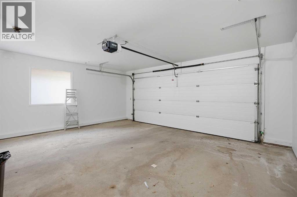 20 Midpark Crescent Southeast Property Photo 12