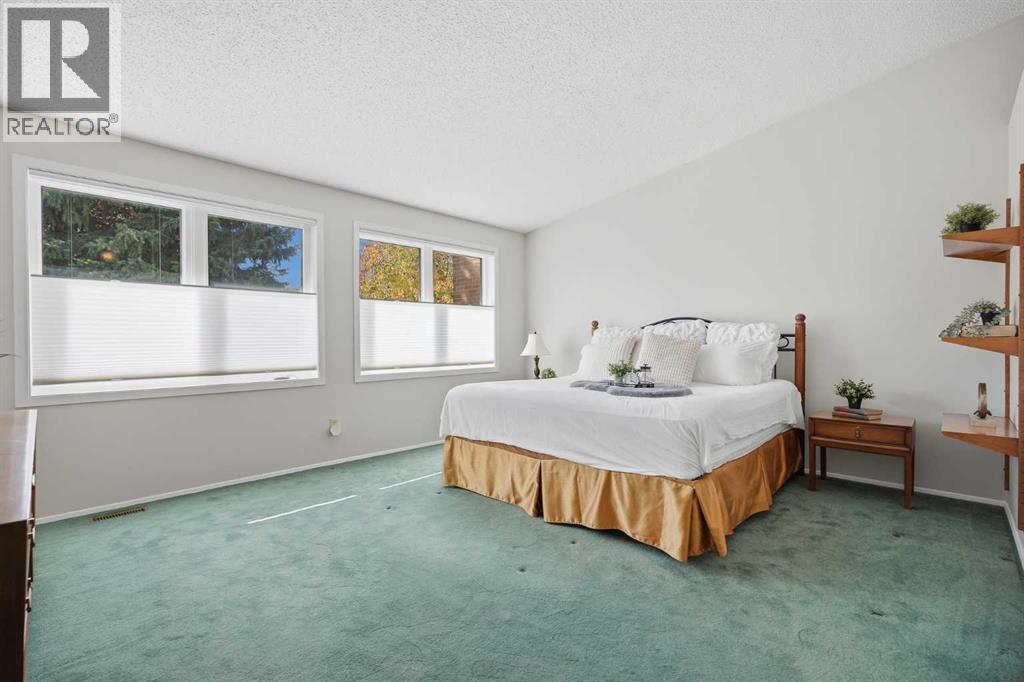 20 Midpark Crescent Southeast Property Photo 13