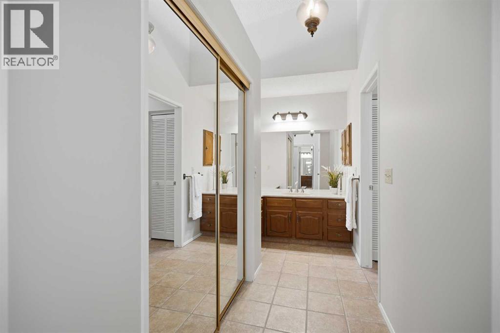 20 Midpark Crescent Southeast Property Photo 15