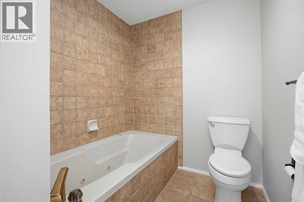 20 Midpark Crescent Southeast Property Photo 17