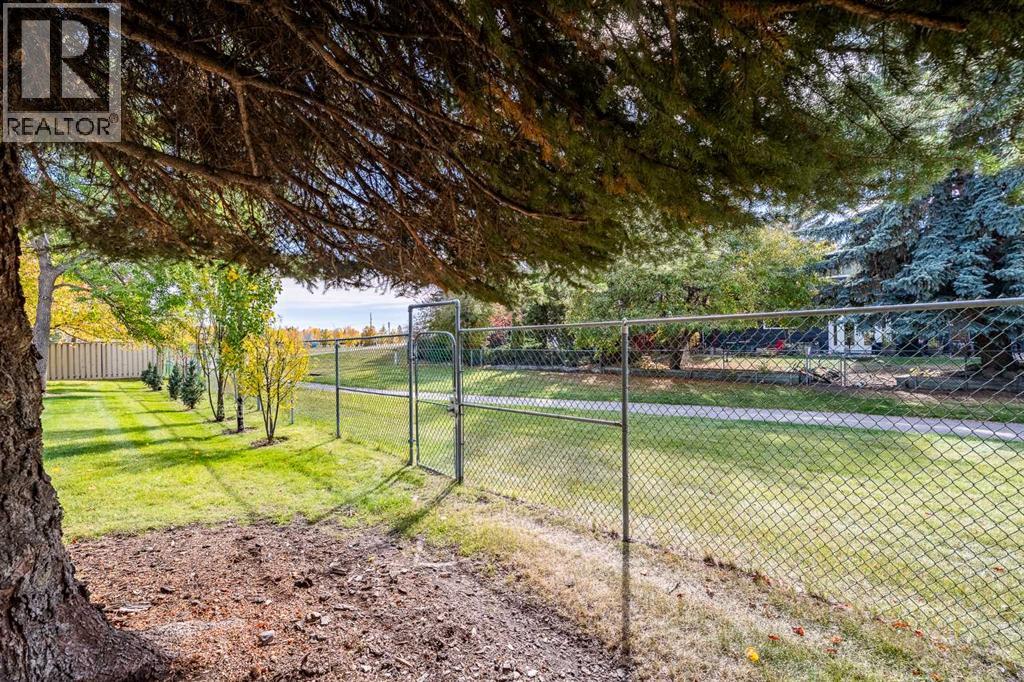 20 Midpark Crescent Southeast Property Photo 31