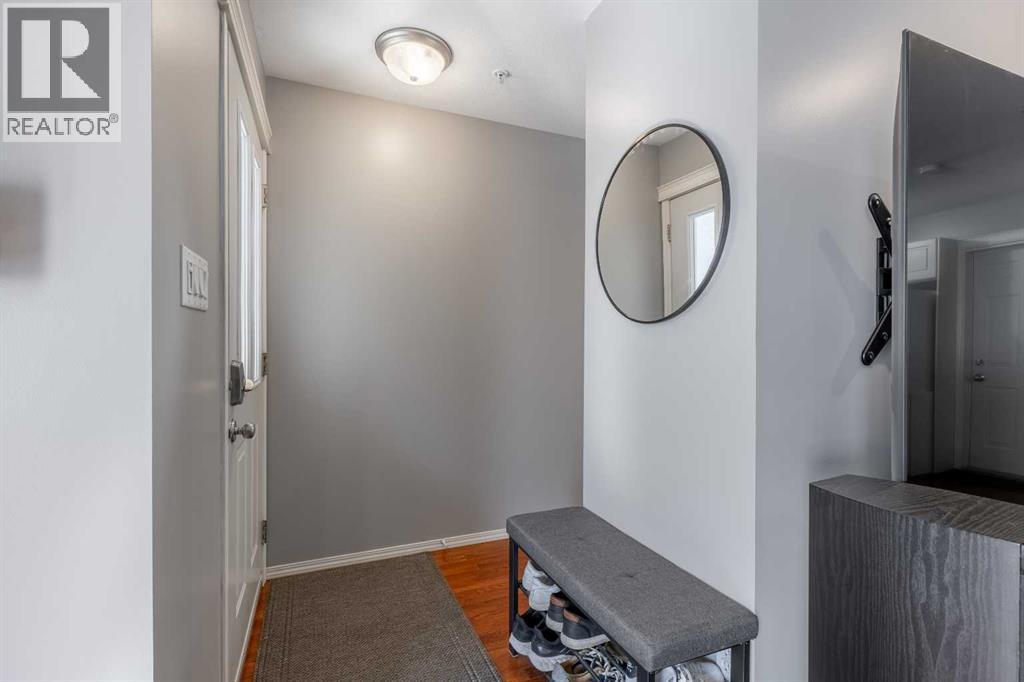 635 6 Street South Property Photo 2