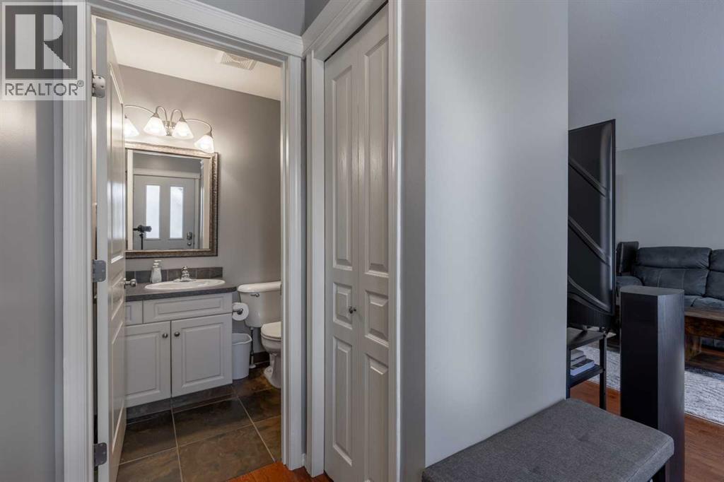 635 6 Street South Property Photo 3