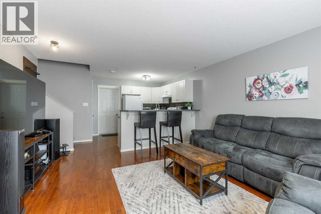 635 6 Street South Property Photo 5