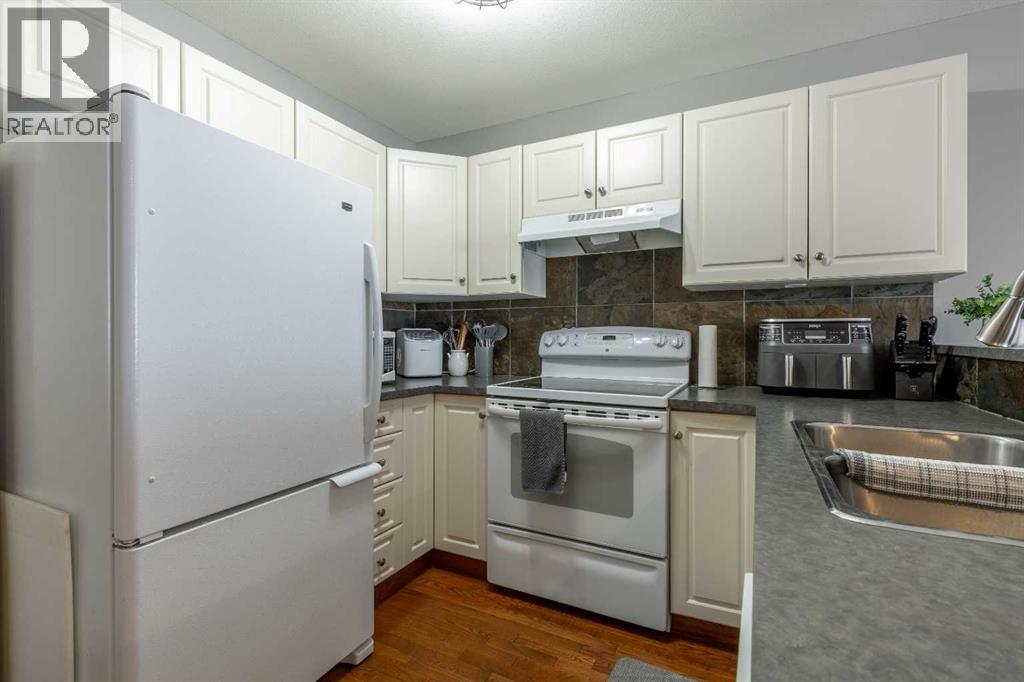 635 6 Street South Property Photo 7