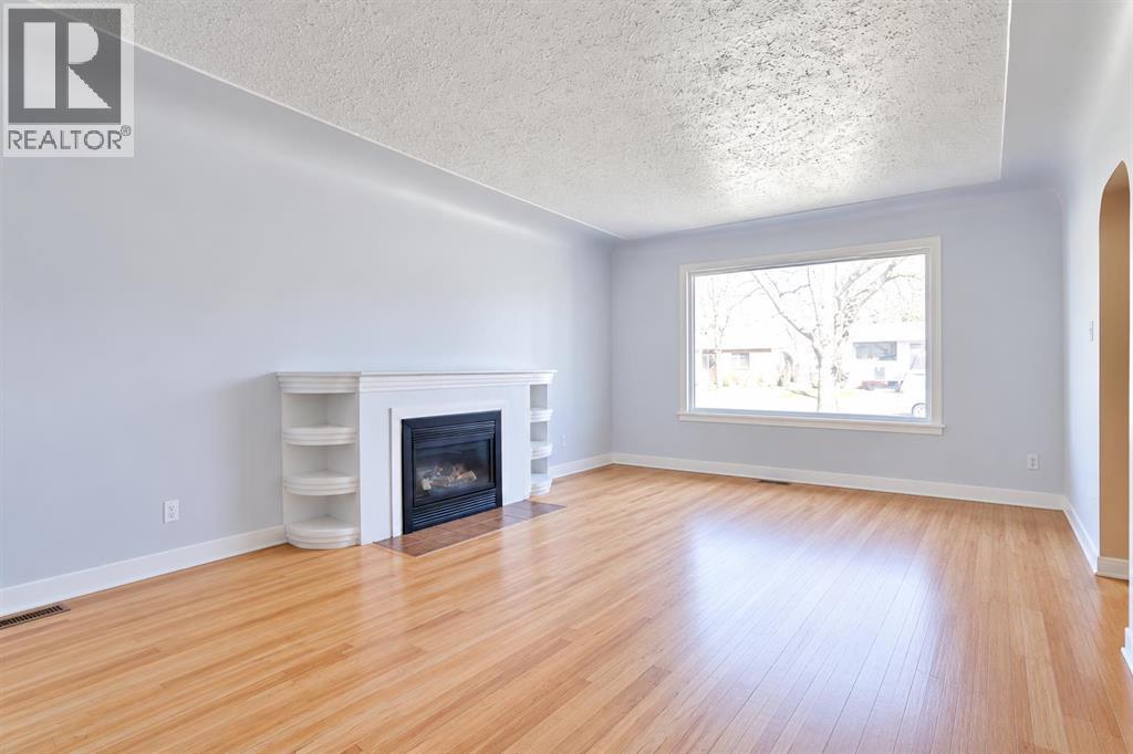824 5 Street S Property Photo 2