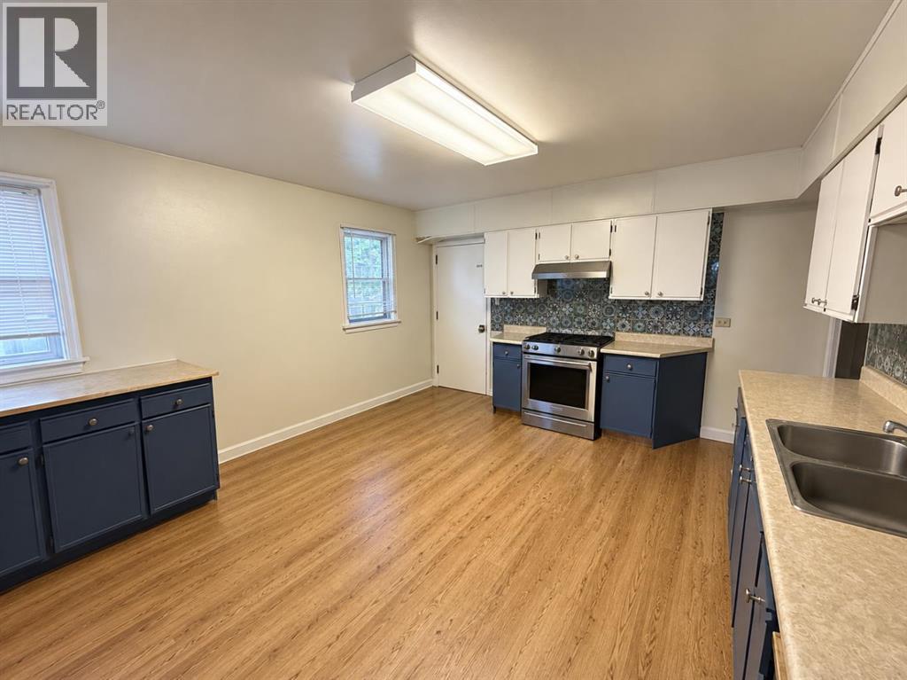 824 5 Street S Property Photo 5