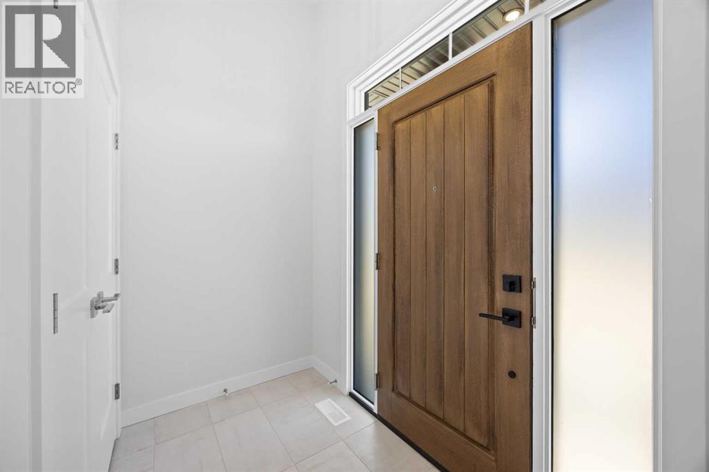 131 Greenwich Drive Nw Property Photo 4