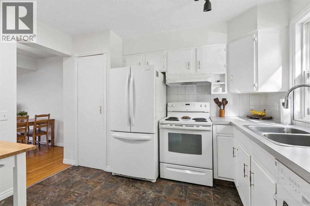330 Canterbury Drive Southwest Property Photo 2