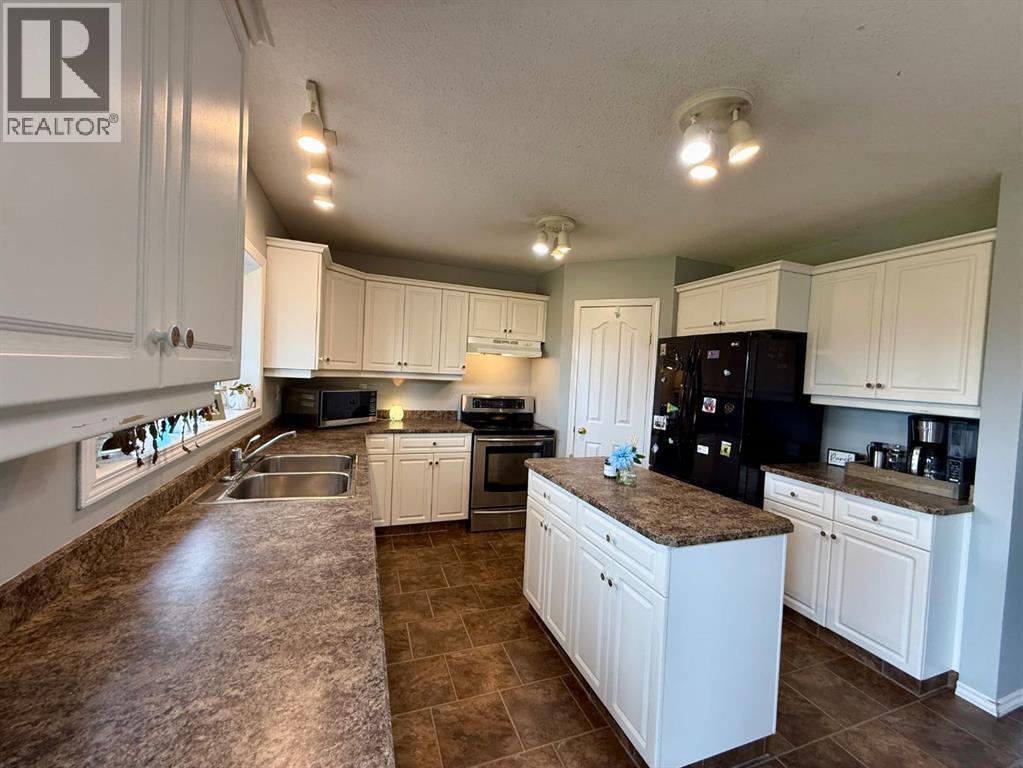 5010 47 Street Property Photo 6