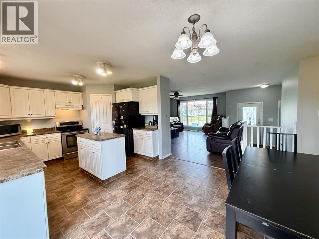 5010 47 Street Property Photo 7