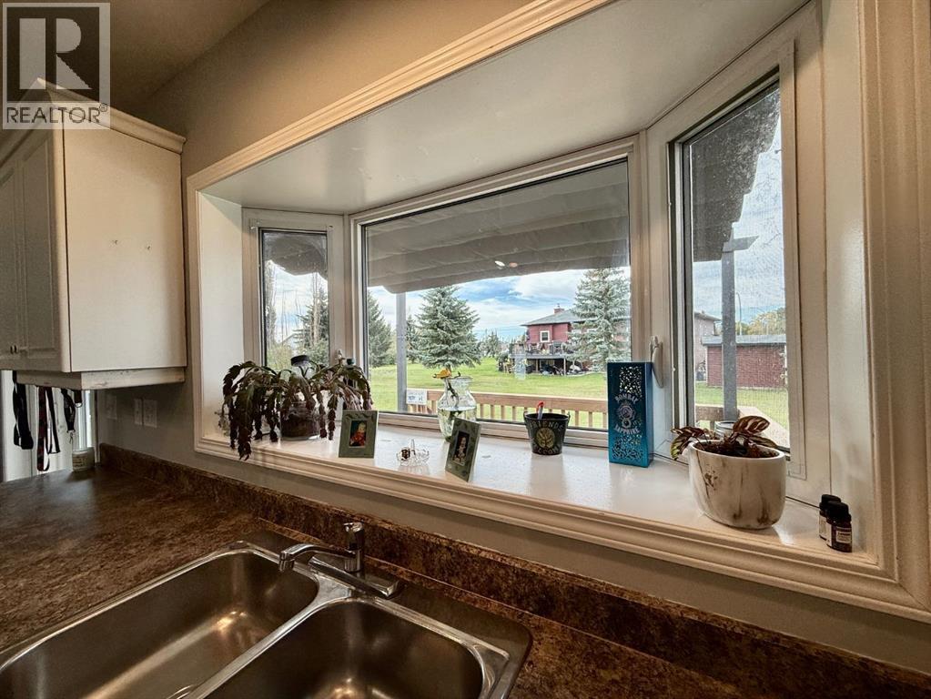 5010 47 Street Property Photo 8