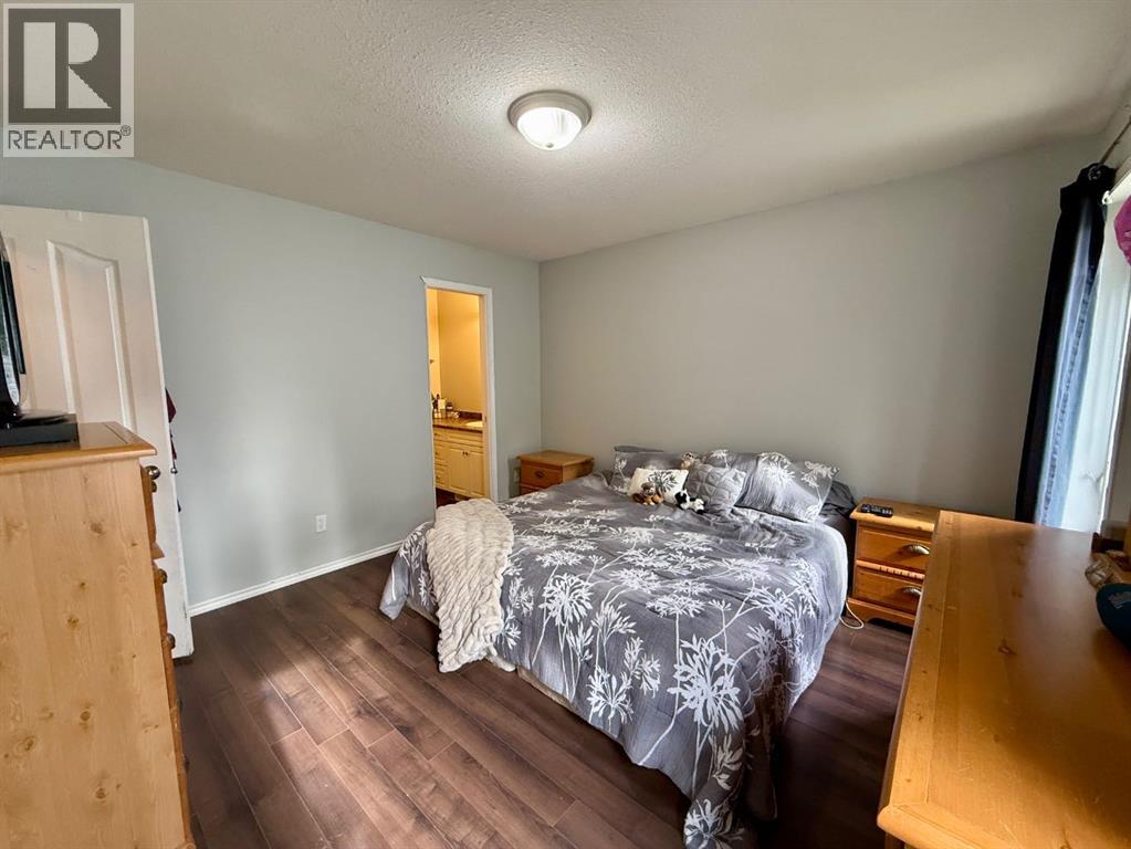 5010 47 Street Property Photo 12