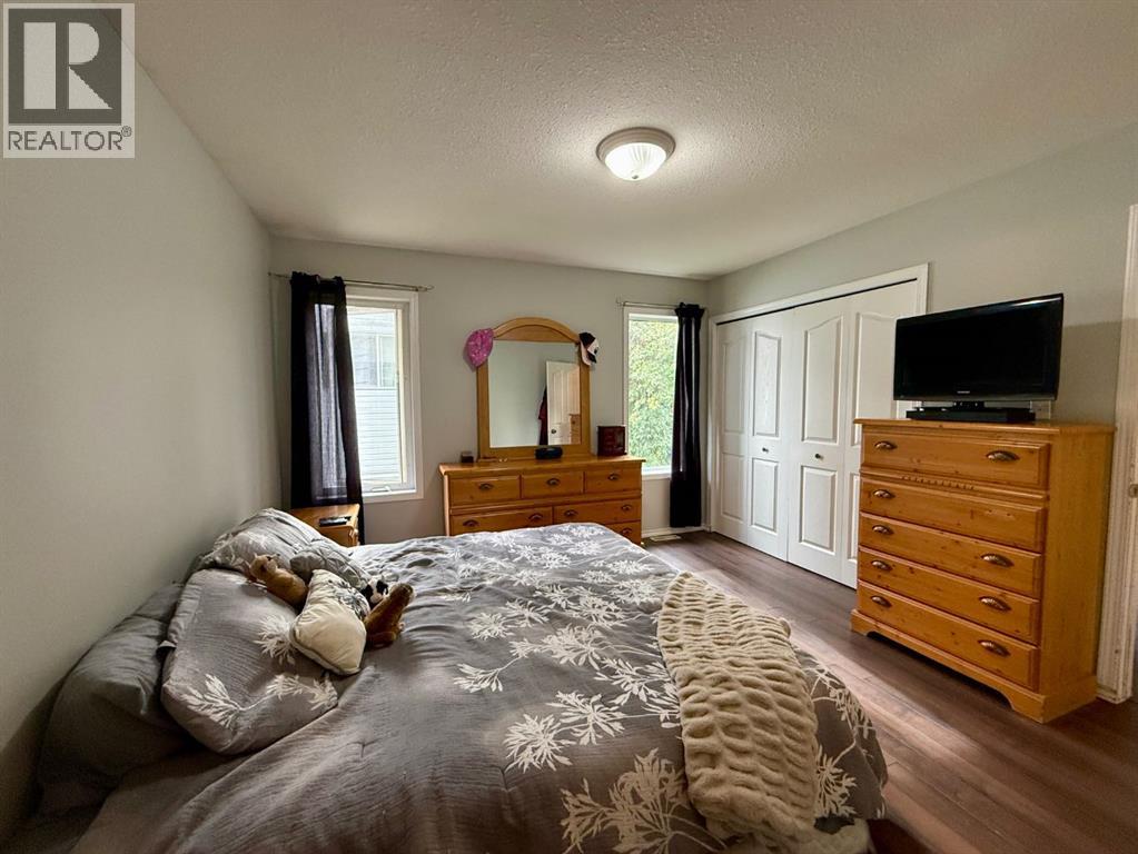 5010 47 Street Property Photo 18