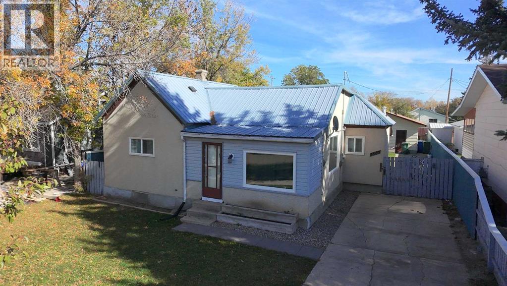 5303 55 Street Property Photo 2