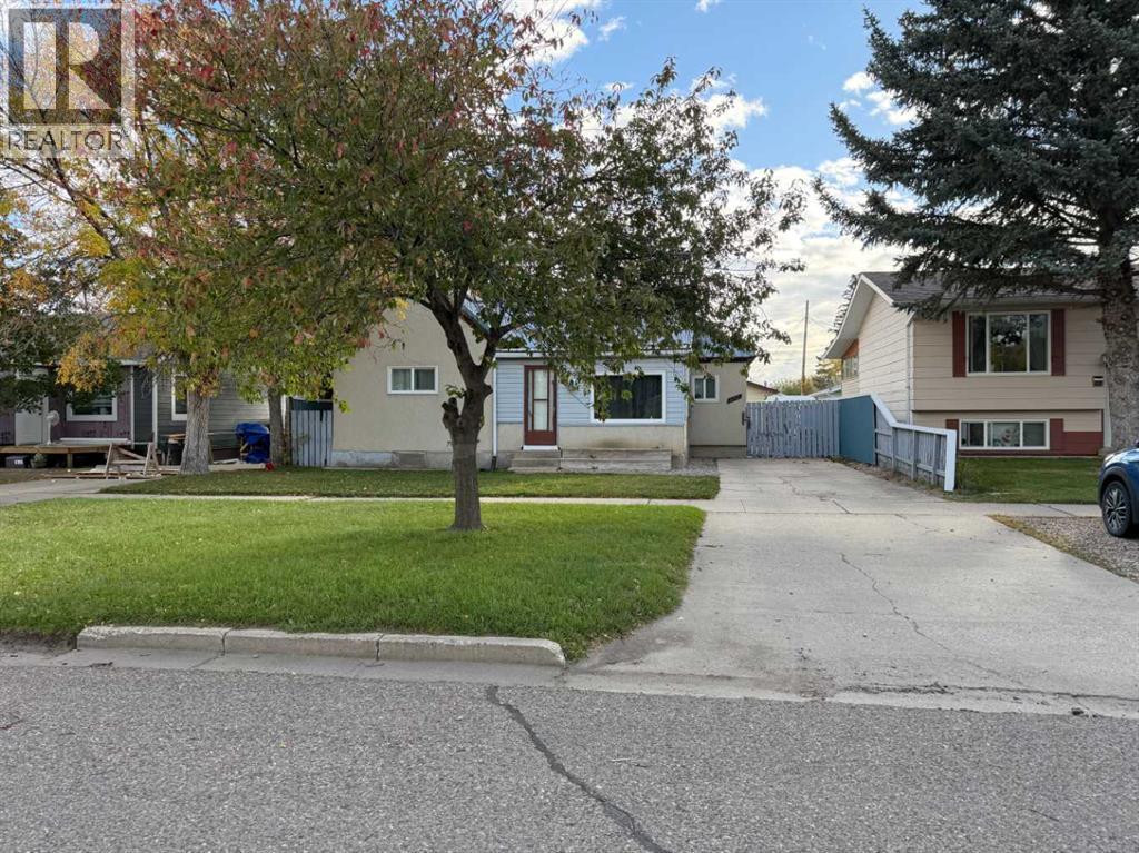 5303 55 Street Property Photo 3