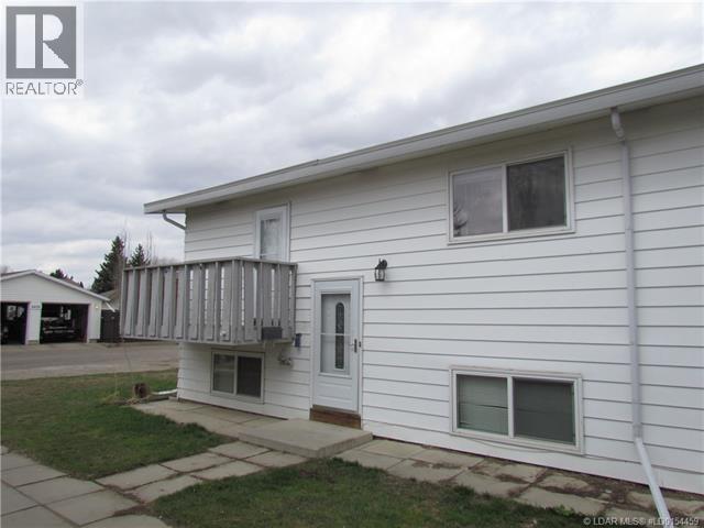 2402 23 Street North Property Photo 2