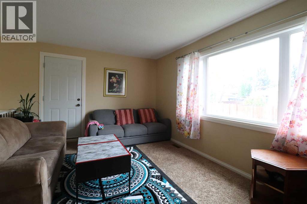 2402 23 Street North Property Photo 4