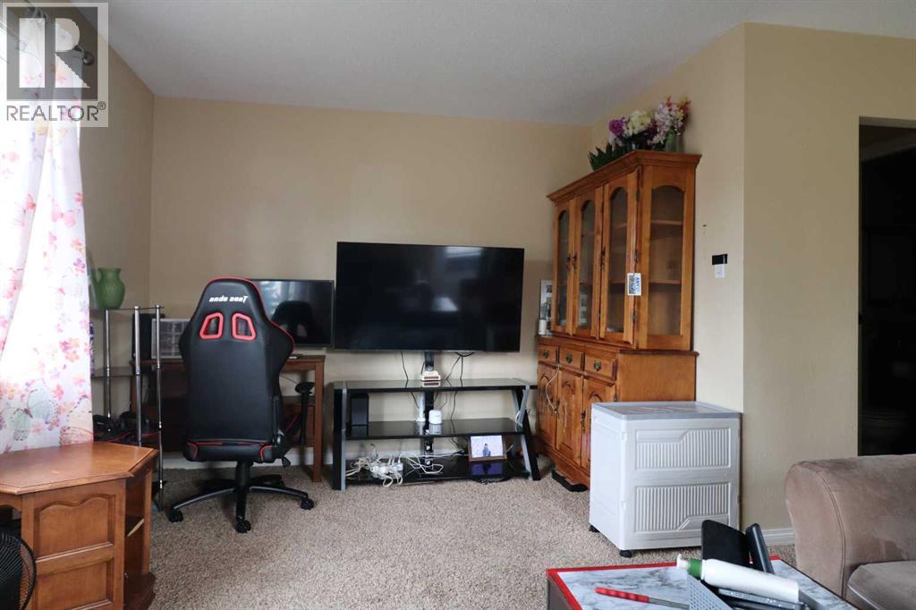 2402 23 Street North Property Photo 5