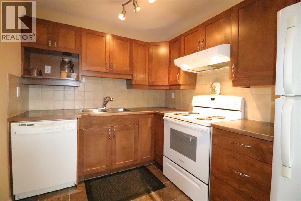 2402 23 Street North Property Photo 6