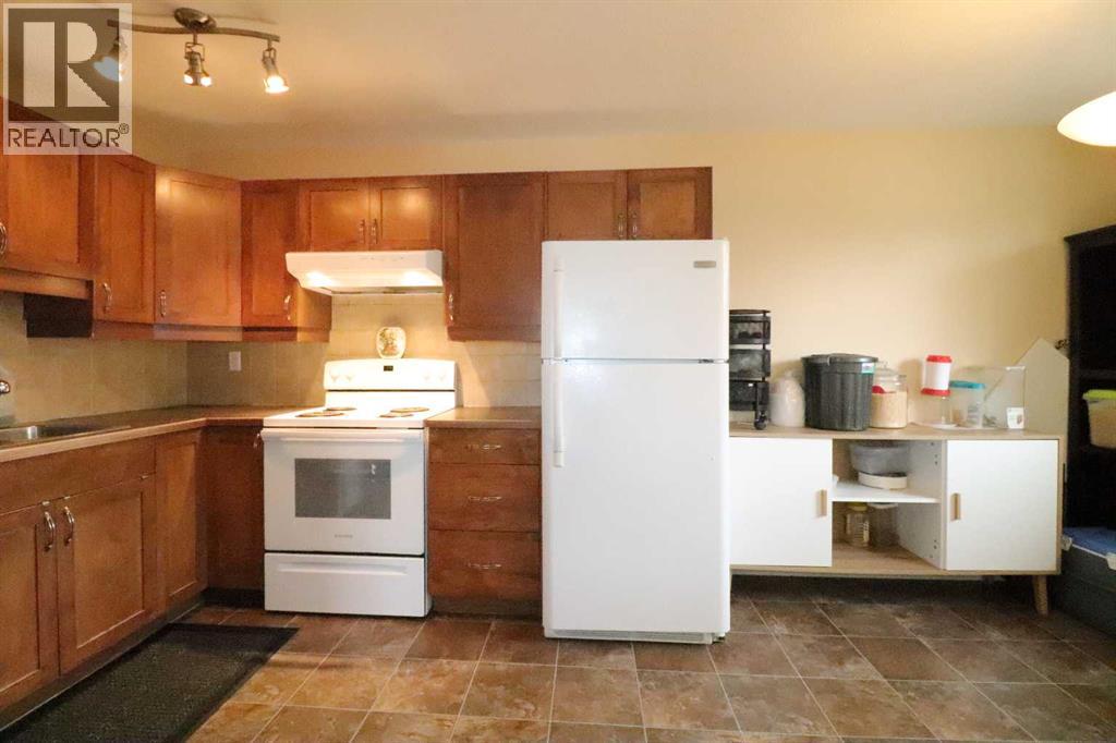 2402 23 Street North Property Photo 8