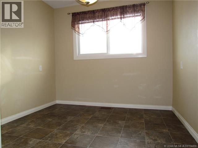 2402 23 Street North Property Photo 11