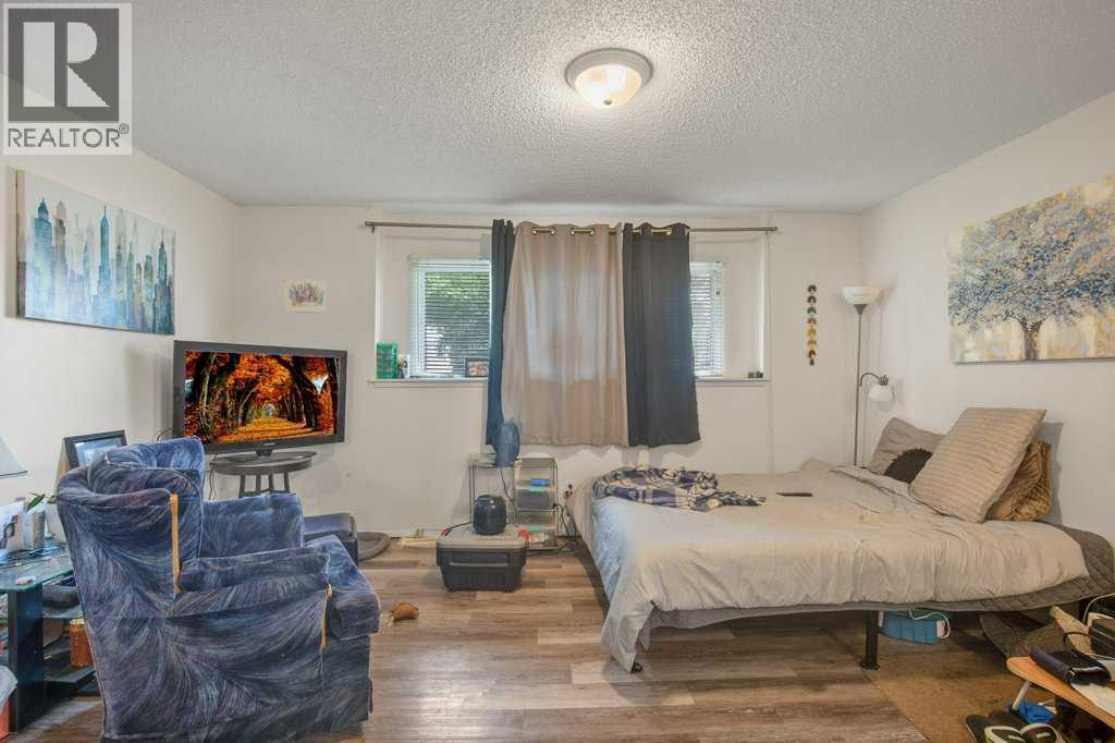 4639 48 Street Property Photo 3