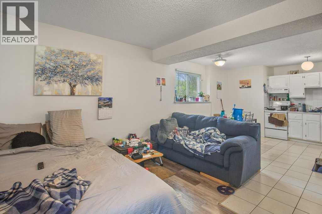 4639 48 Street Property Photo 4