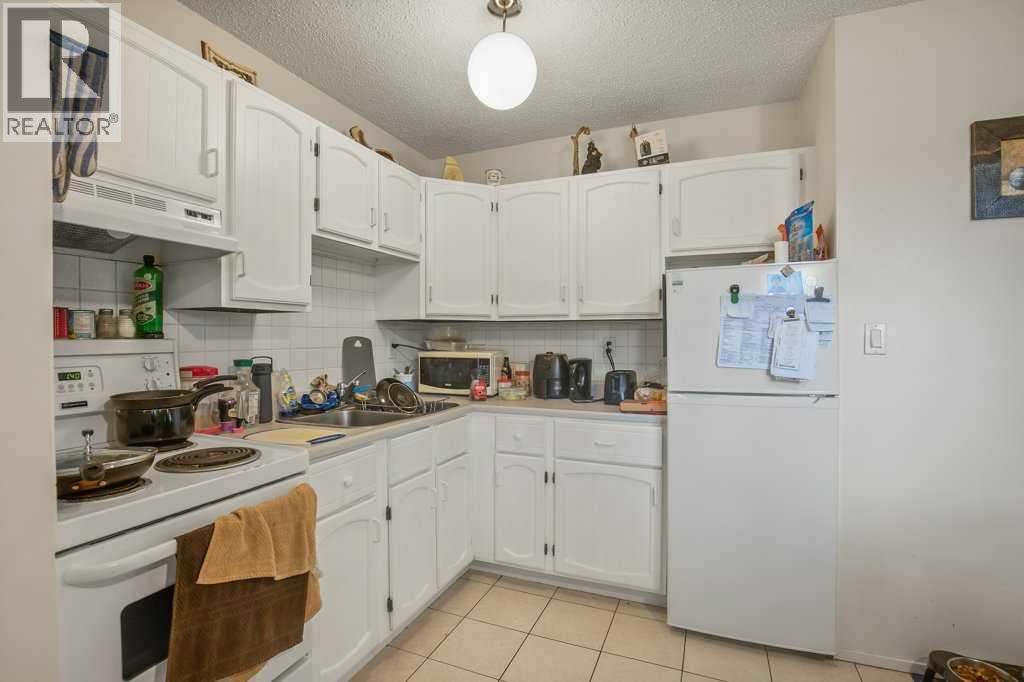 4639 48 Street Property Photo 6
