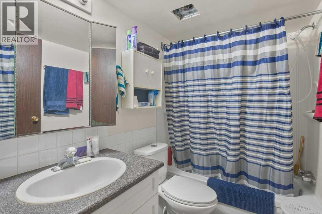 4639 48 Street Property Photo 7