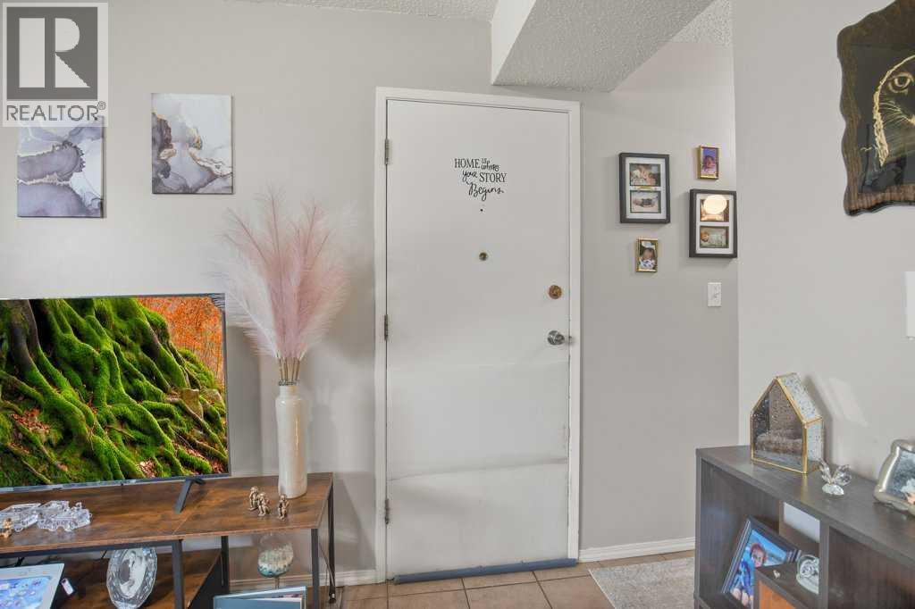 4639 48 Street Property Photo 9