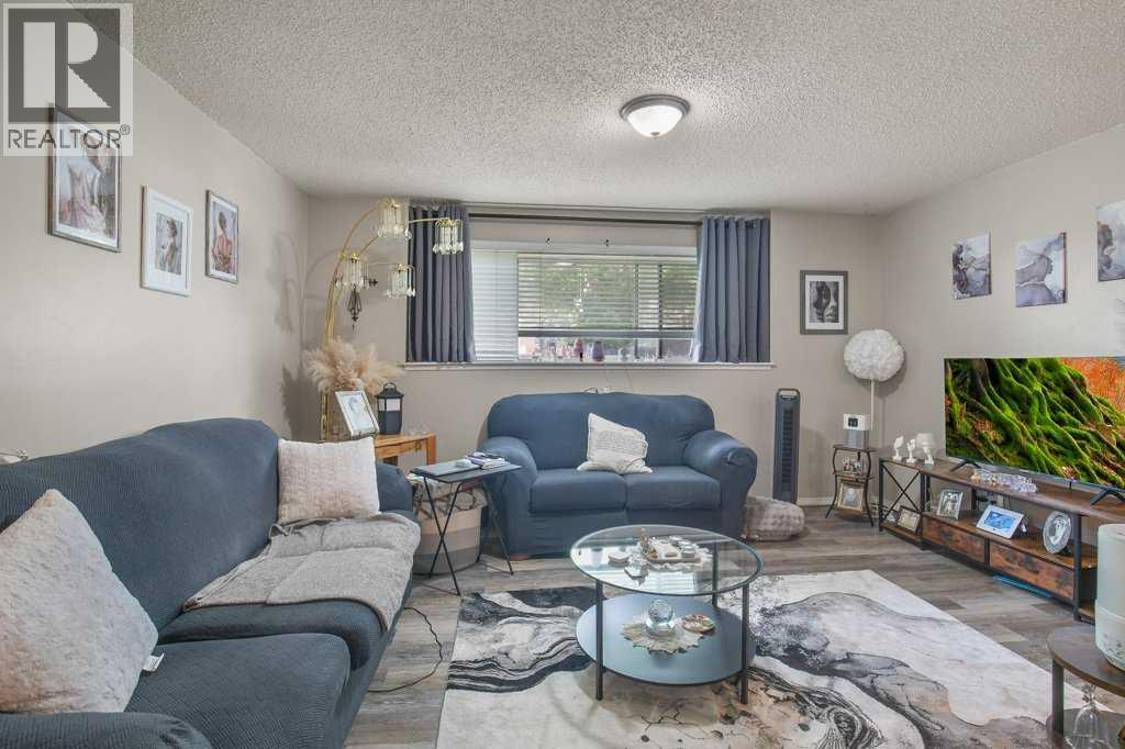 4639 48 Street Property Photo 10