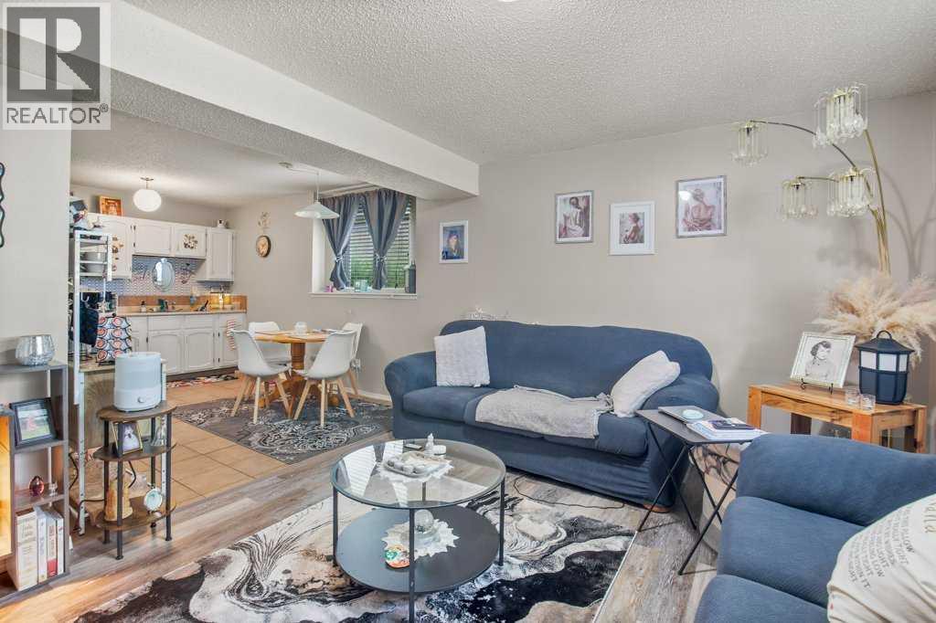 4639 48 Street Property Photo 11
