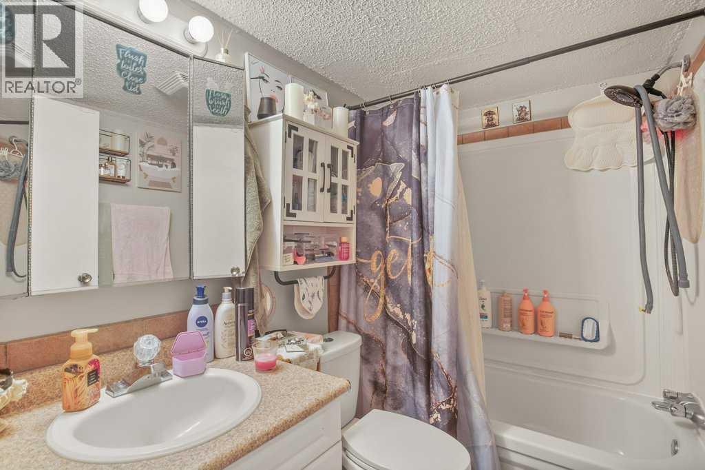 4639 48 Street Property Photo 14