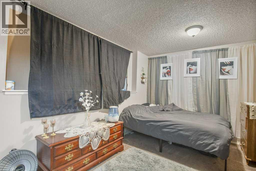 4639 48 Street Property Photo 16