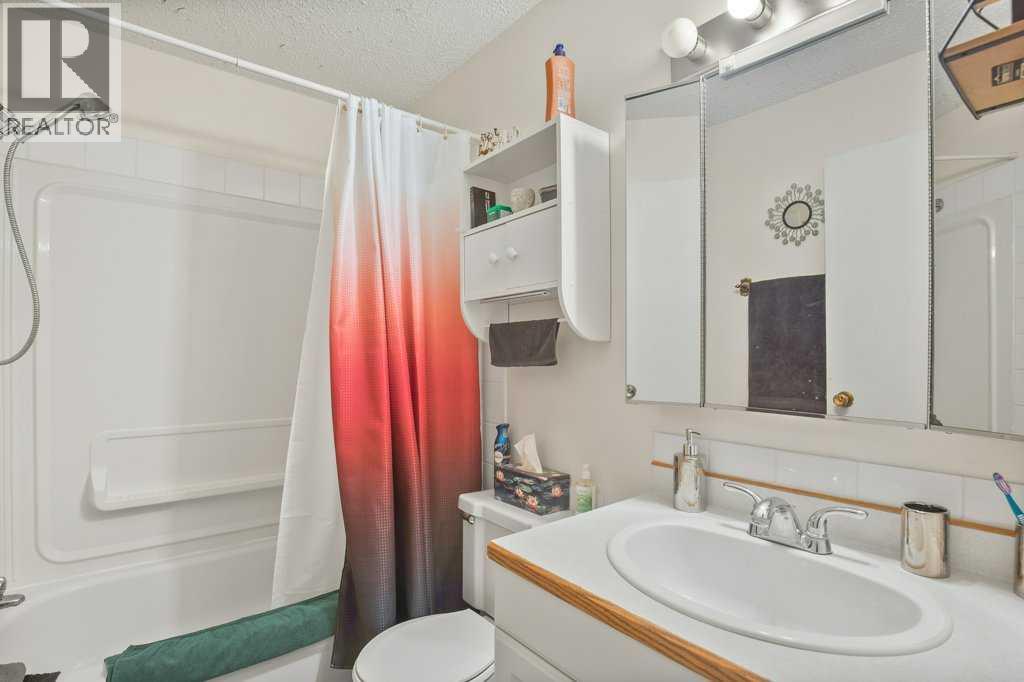 4639 48 Street Property Photo 23