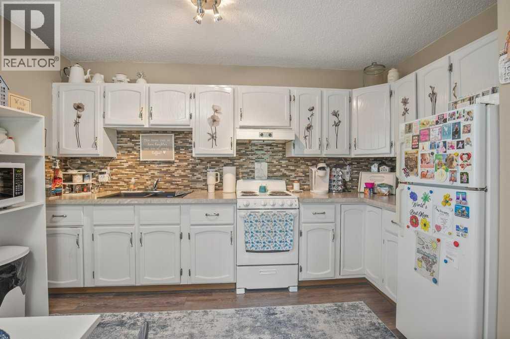 4639 48 Street Property Photo 32
