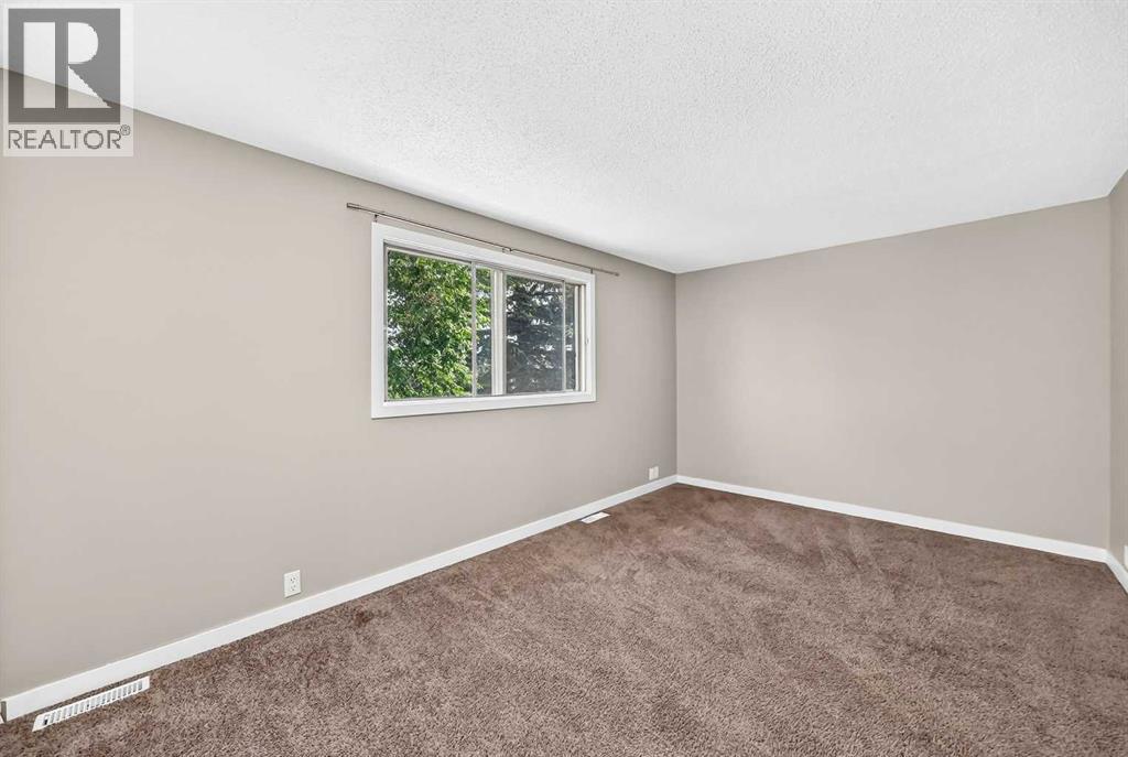 96 Erin Woods Boulevard Se Property Photo 8
