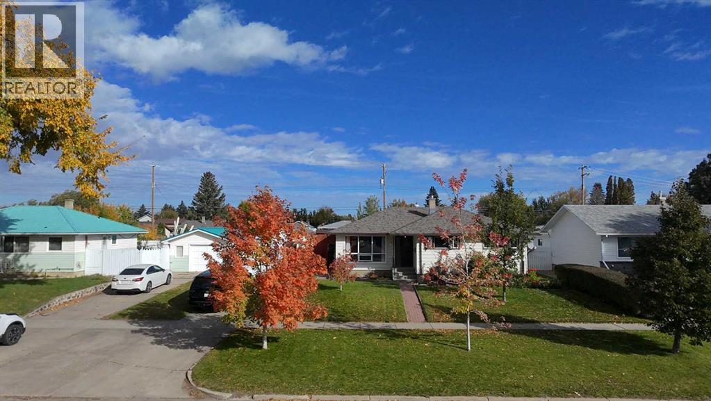 4925 56 Avenue Property Photo 1