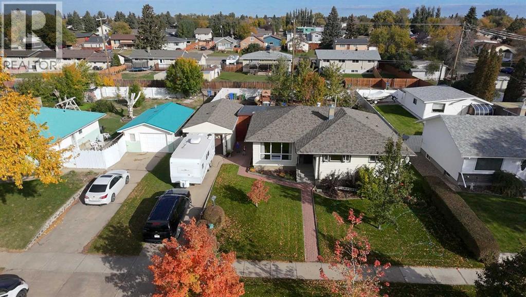 4925 56 Avenue Property Photo 2